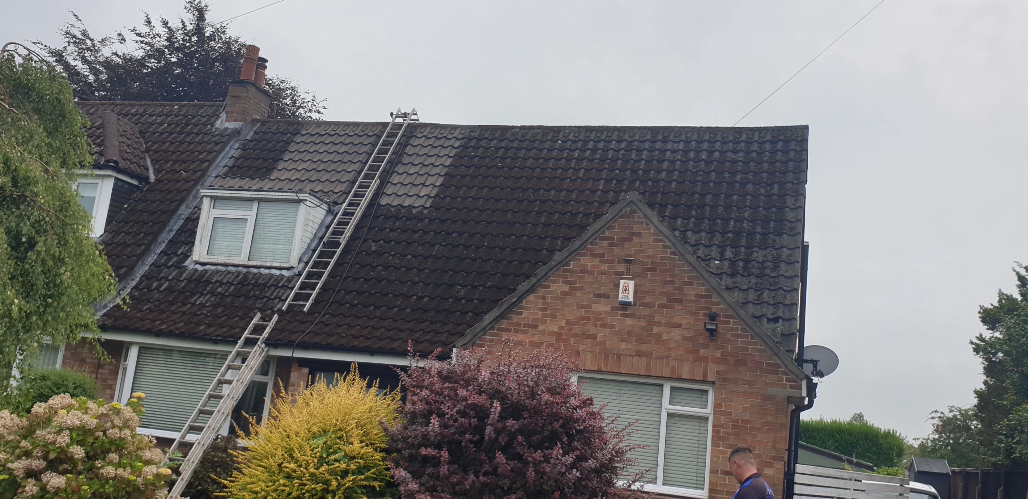 House exterior deep cleaning work